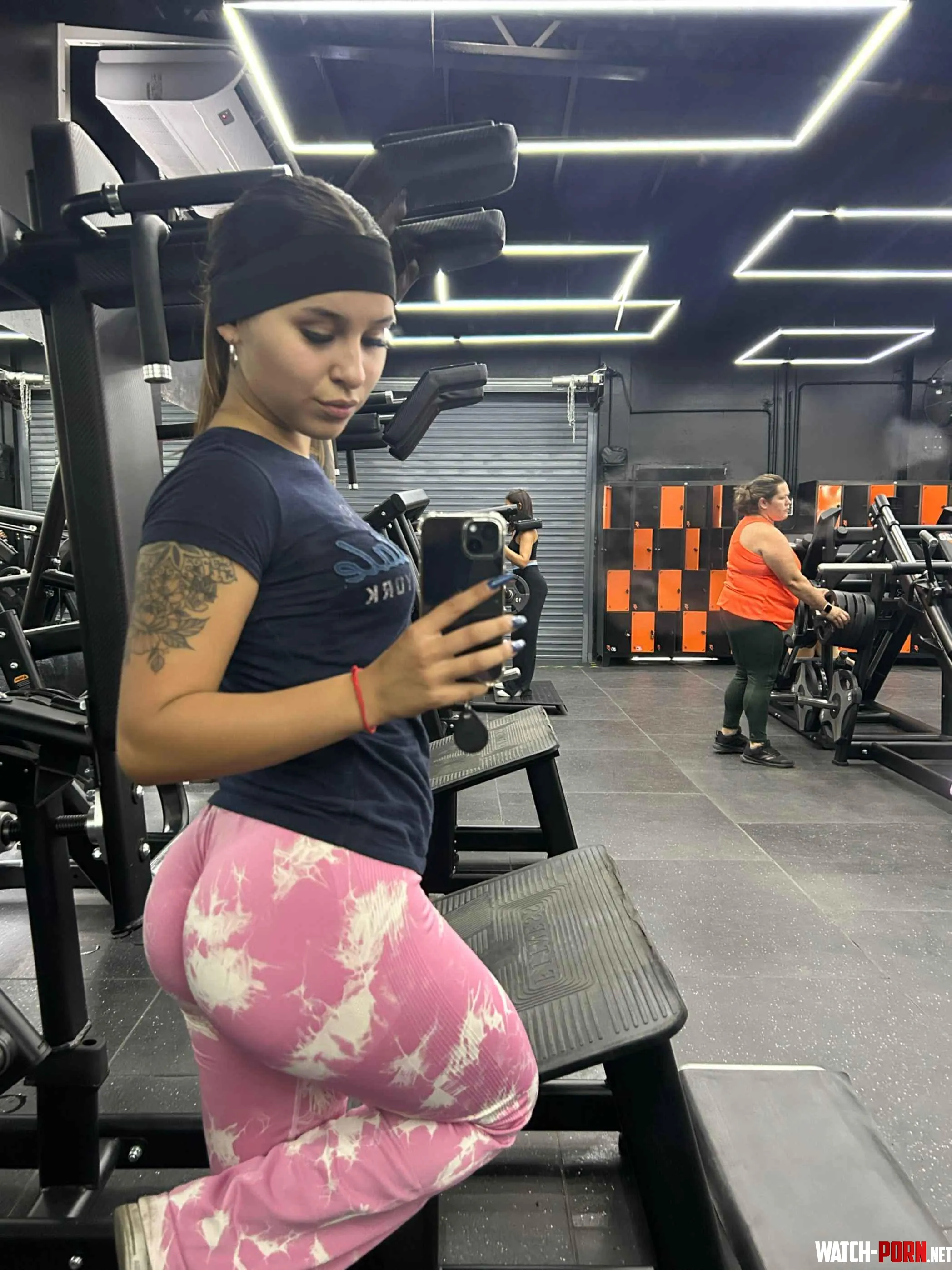 Strong from behind too by pillowy_candi