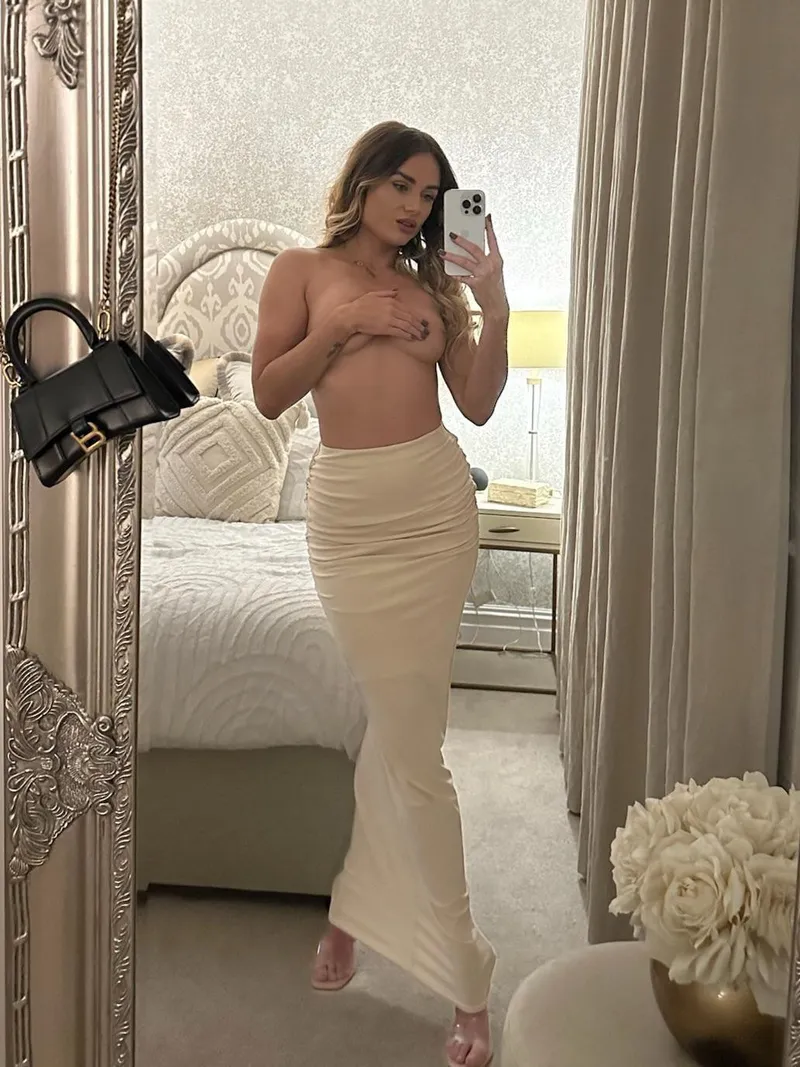 Thumbnail TheAussieHotwife’s Skirt Dilemma: Is it too long?