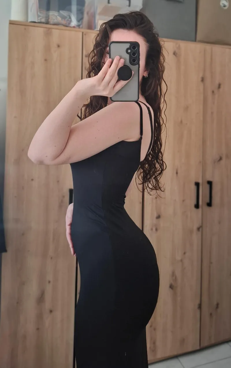 Thumbnail Rosalingerie's All-Black Bodycon Fashion Statement