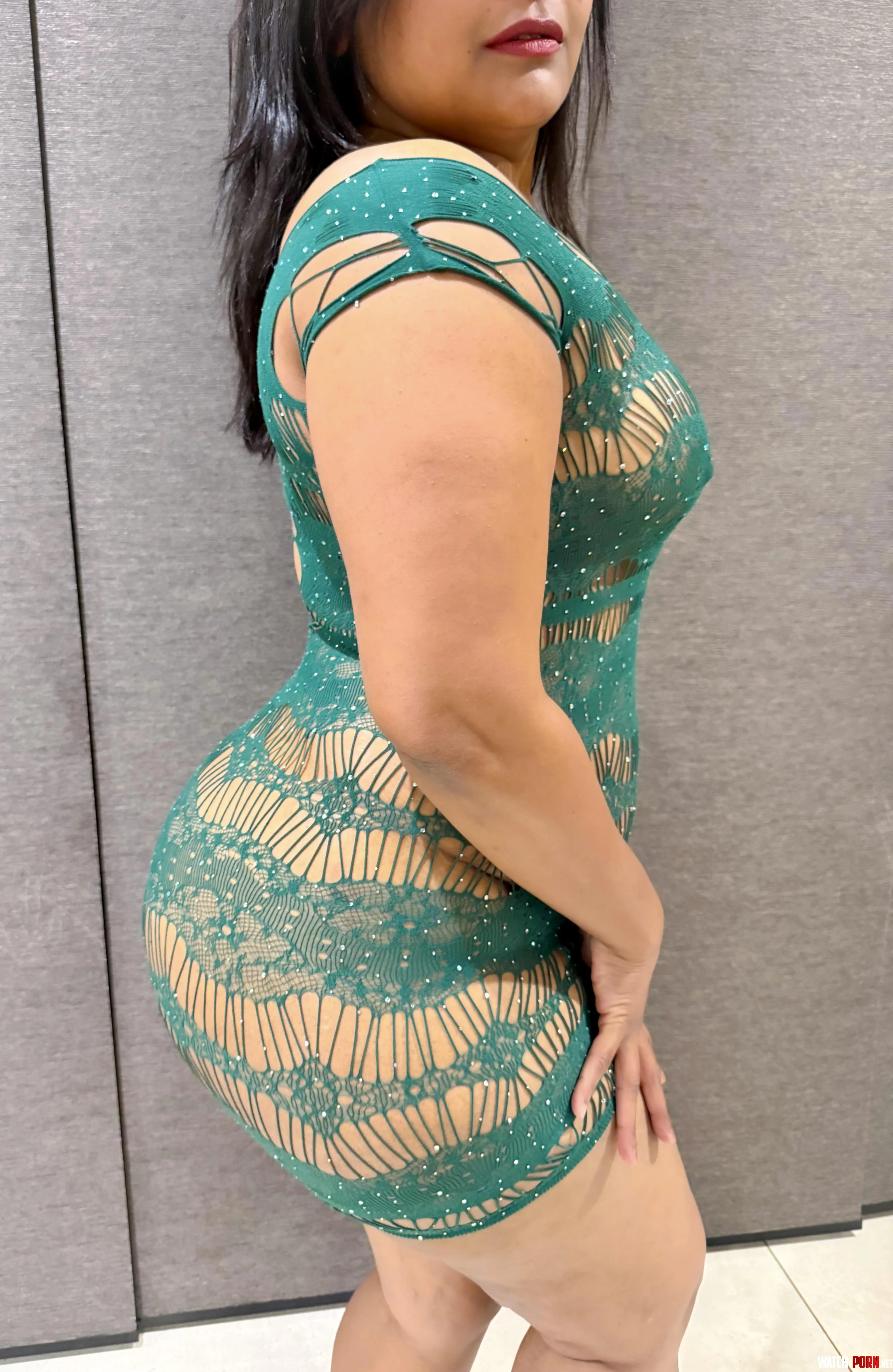 Sweet caramel MILF in green fishnet [F] by sensualhottie26