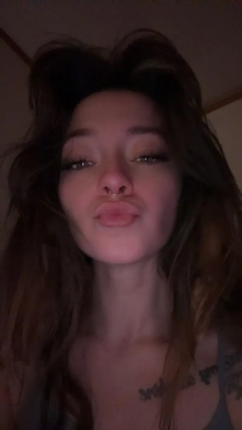 Thumbnail Moonlitgardenx: Perfect or Too Young in Gonewild18 Excitement