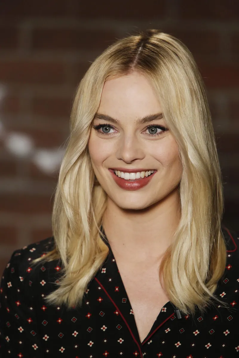 Thumbnail Margot Robbie's Allure in PrettyGirls Charm