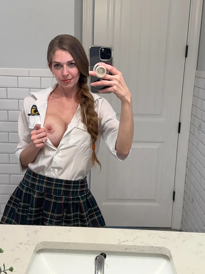 Thumbnail Desire Unleashed: FitMommy89's Fervor | Milfie