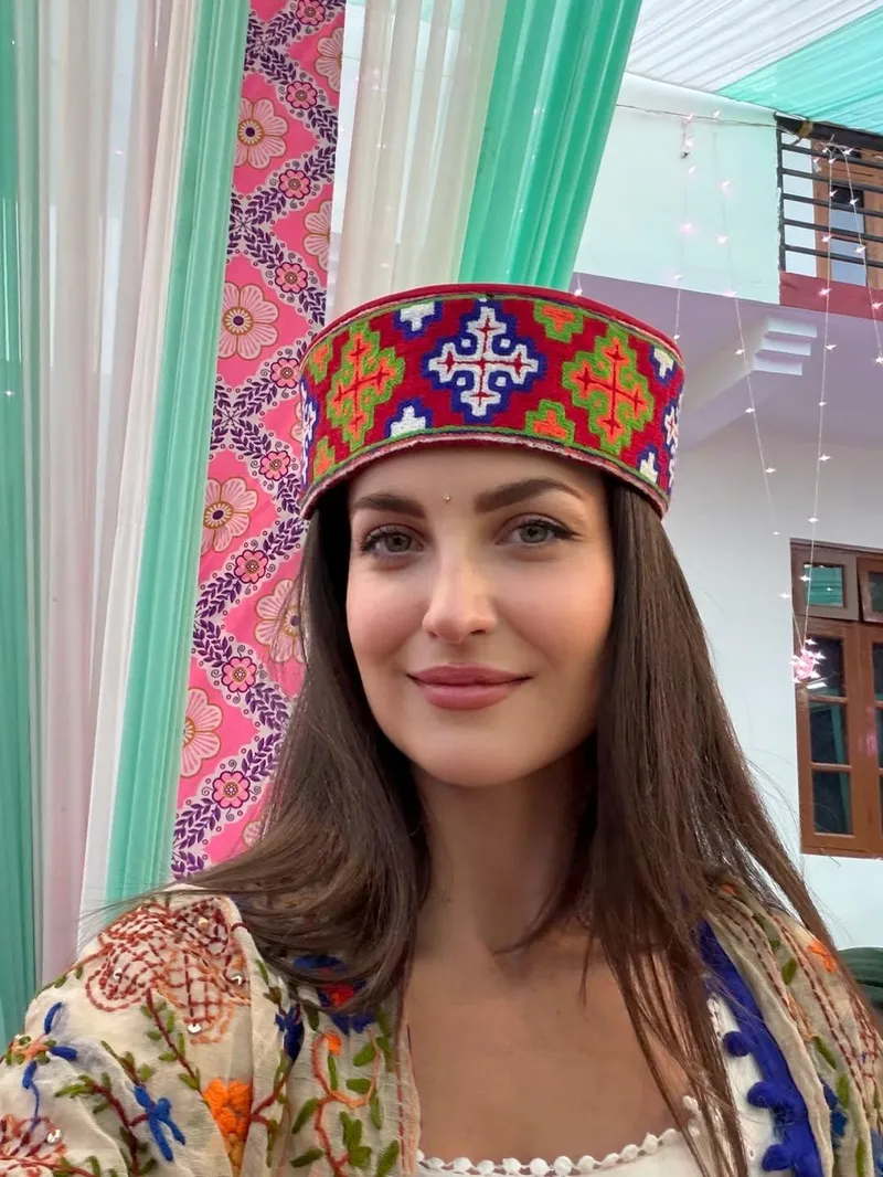 Thumbnail Sagar9175: Elli Avrram's Graceful Appeal in PrettyGirls Look