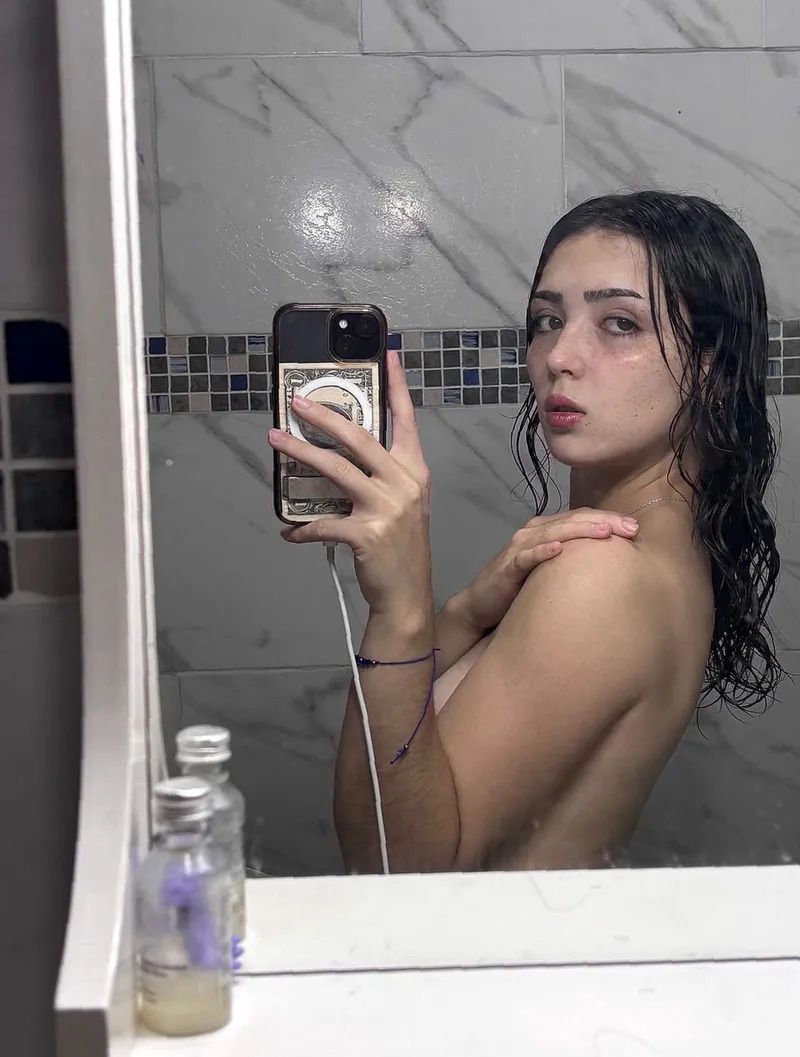 Thumbnail Punishment or Pleasure: Showering with the Weirdo Self by Vitski | GirlsShowering Category