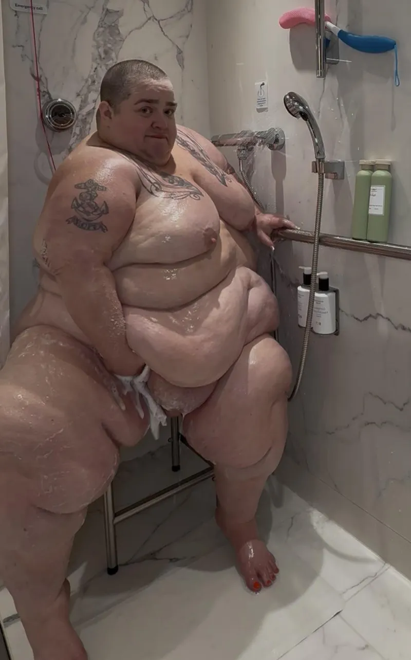Thumbnail Help me wash this enormous body by PeppermintFatty_69