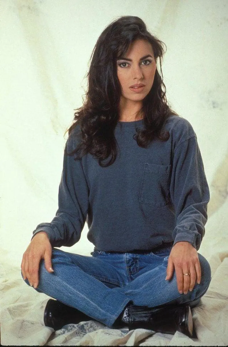 Thumbnail Embrace Susanna Hoffs's Timeless Beauty