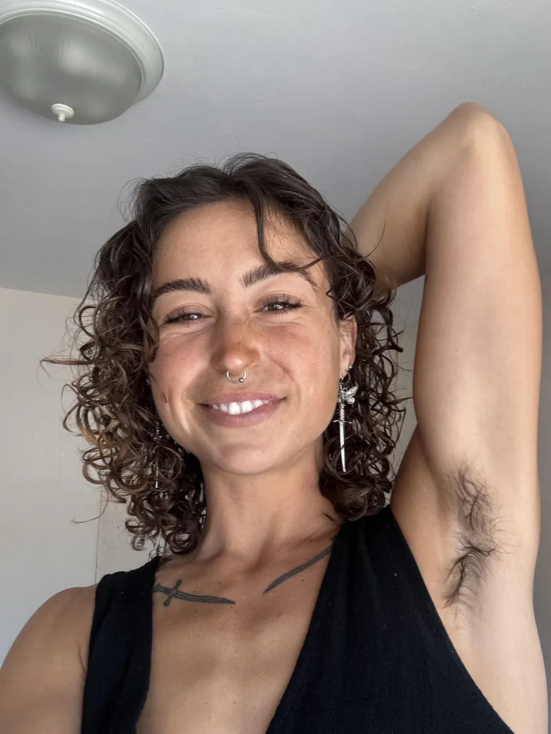 Thumbnail Jessiebellexxx_ Embraces Hairy Armpits: A Sweaty Revelation