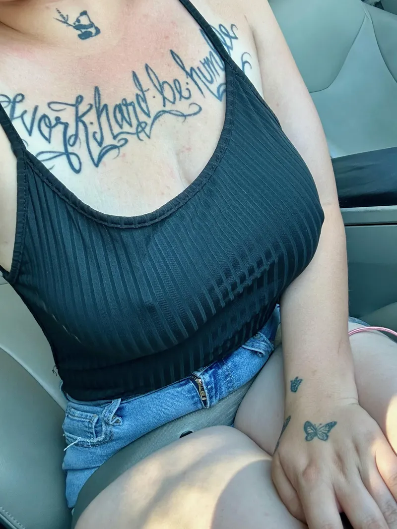 Thumbnail Prestigious_Bit1122: Comfortable Errands without Bra | Braless Comfort