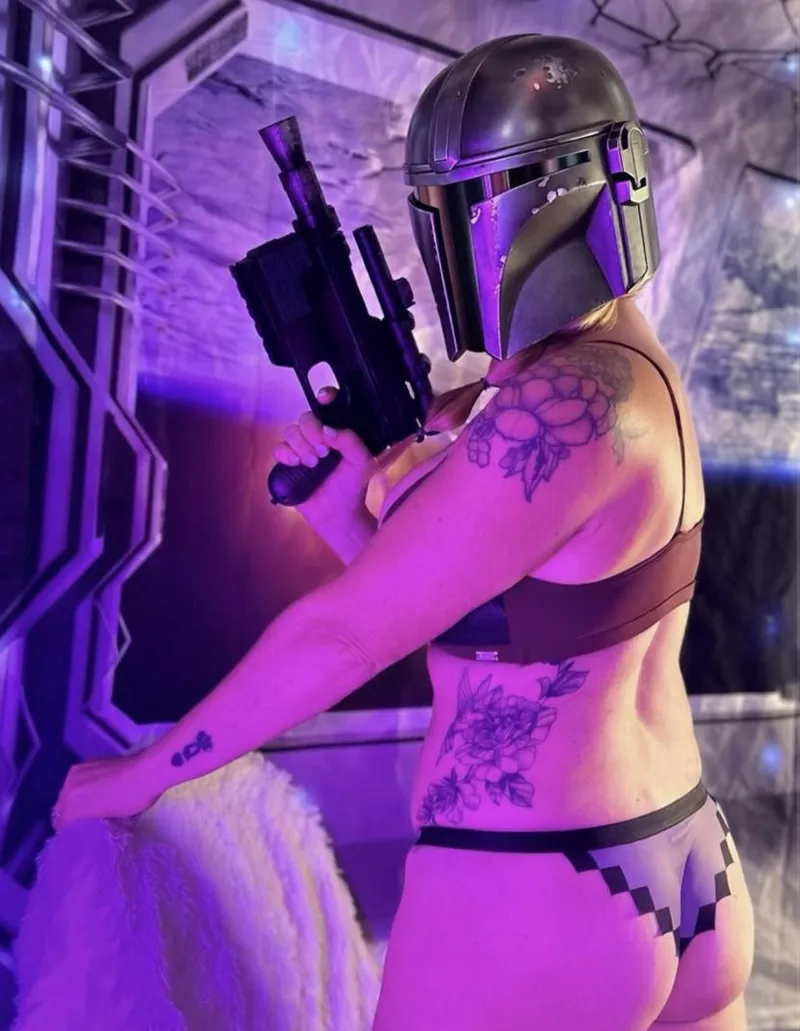 Thumbnail Embracing Femininity: Discovering FemMandalorian Artistry | AliraRook