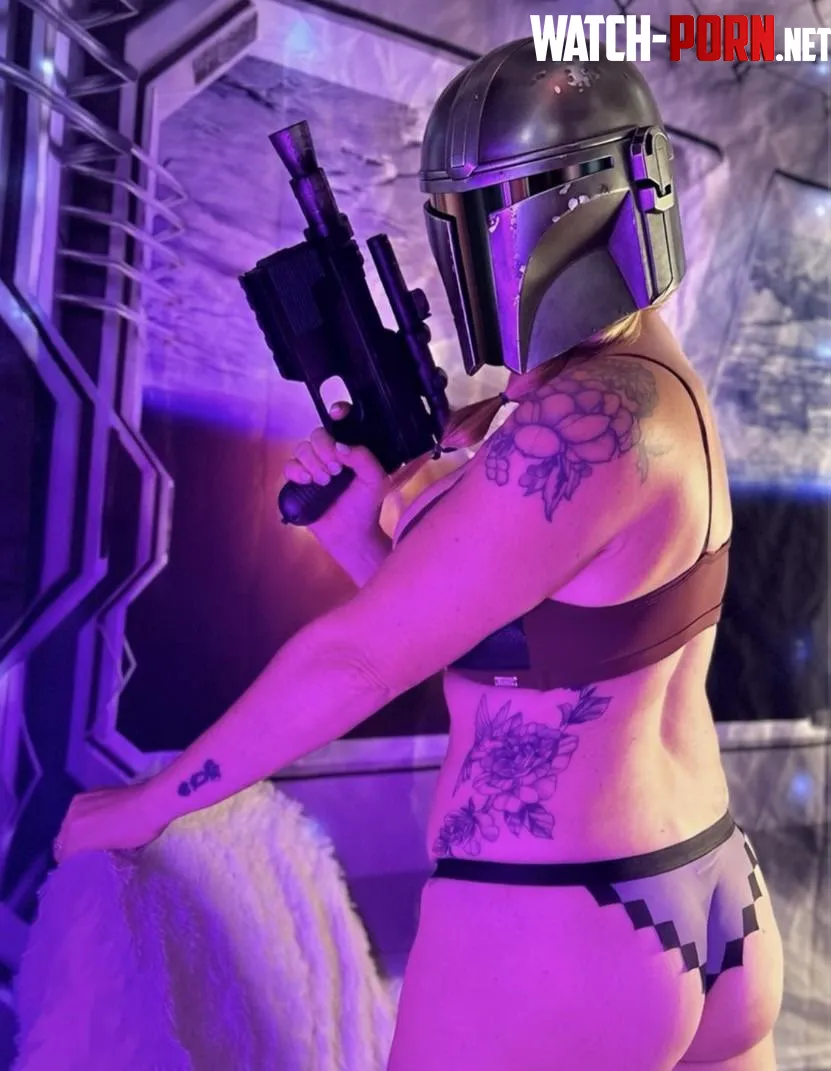 FemMandalorian (AliraRook) by AliraRook