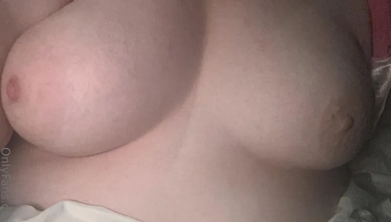 Thumbnail Curvyirishbabe Wishes Happy Titty Thursday | Slutsofonlyfans