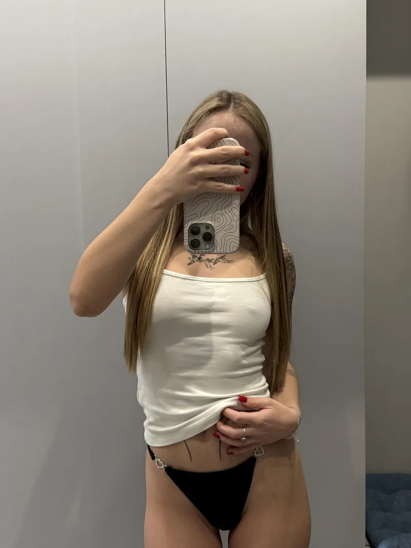 Thumbnail Yumbbum Embraces Self-Confidence in Feeling Myself Today