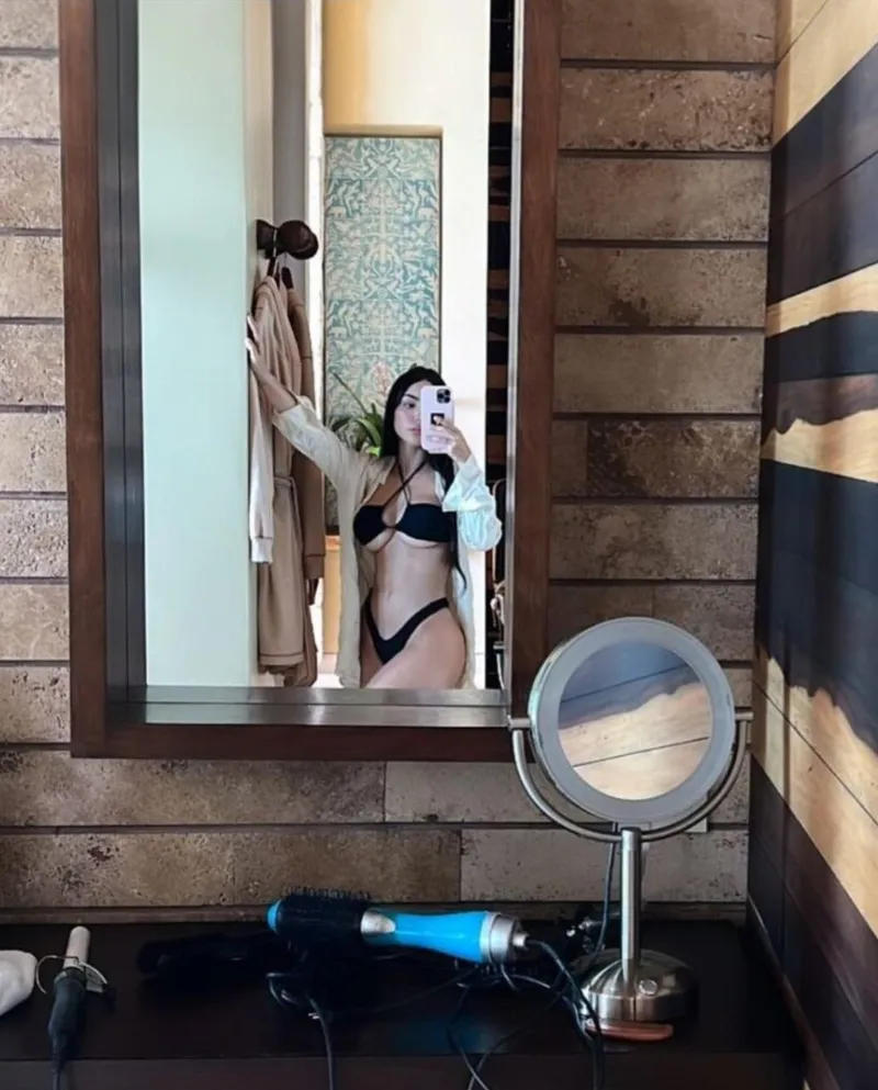 Thumbnail Classic Elegance: Black Bikini Beauty | Let_025