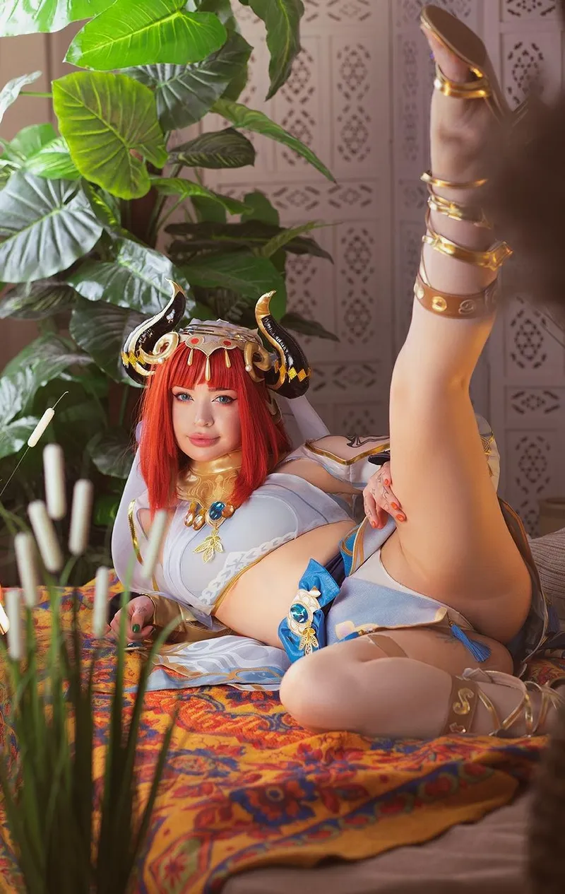 Thumbnail Nilou's Beauty: GWNerdy Realm Explored by tastycosplayer [F]