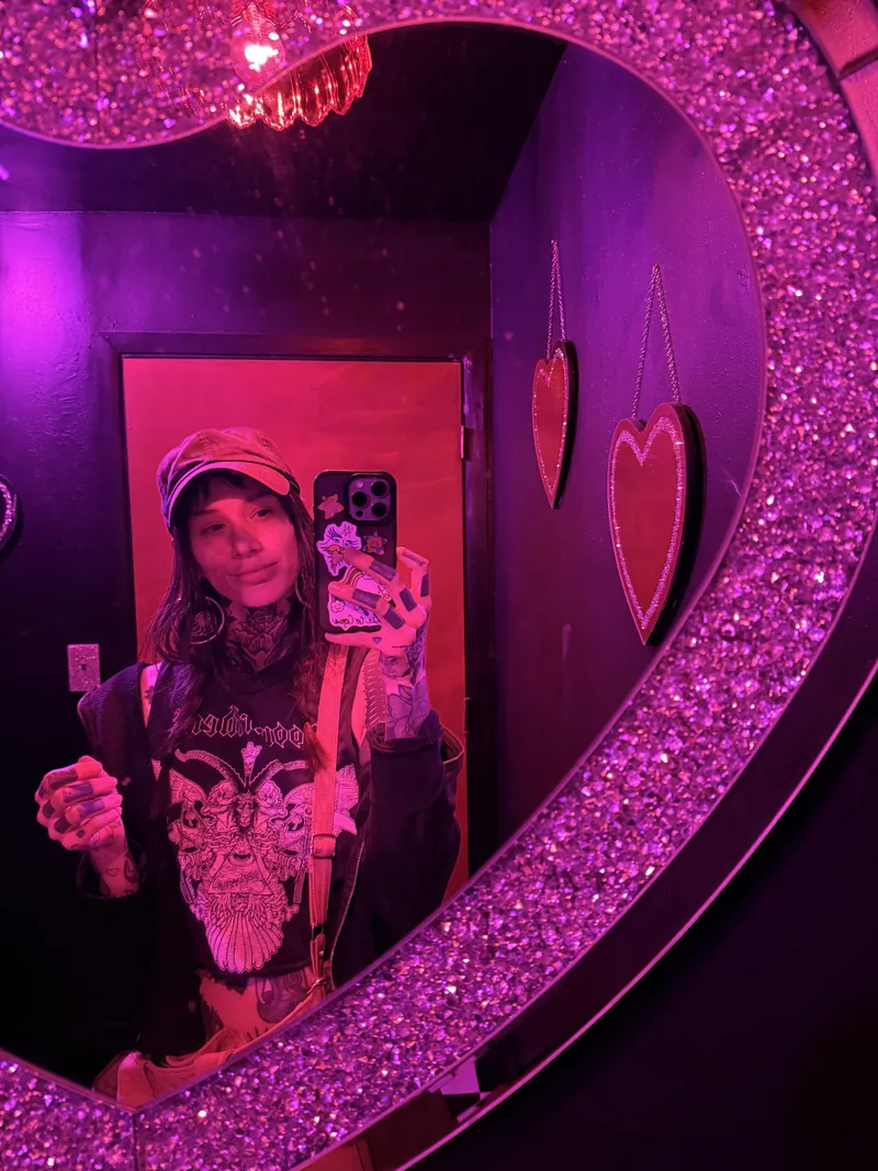Thumbnail MirrorSelfie Discoveries with savestheheckinday: Glitter Toilet Tales