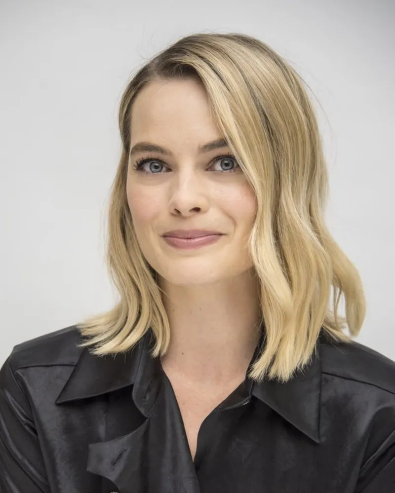 Thumbnail Fit-Indication-7333 Spotlights Margot Robbie | PrettyGirls