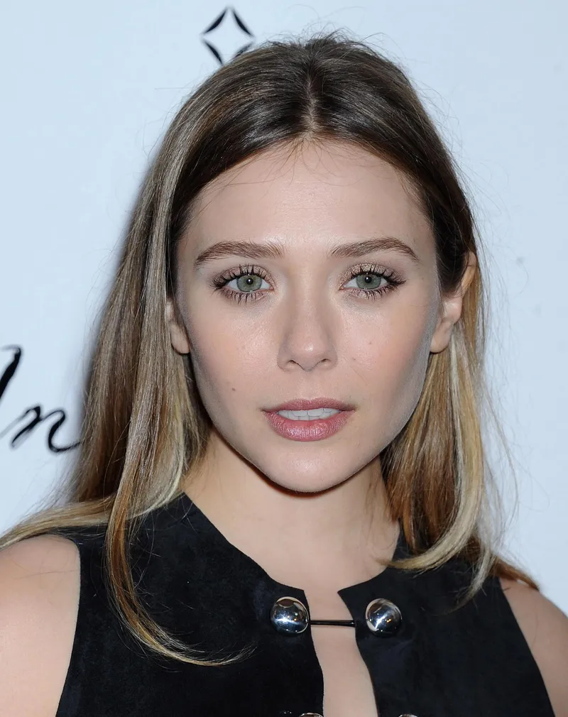 Thumbnail Elizabeth Olsen: Unveiling the Glamour of a Hollywood Star