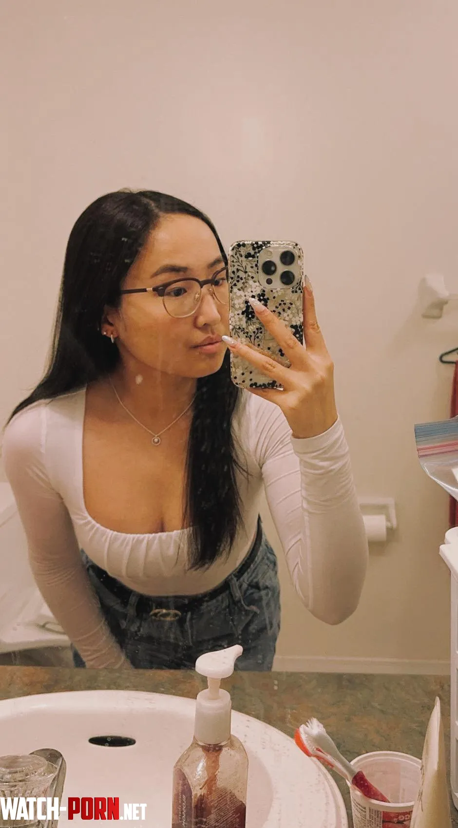 cute and busty nerd by beautywow