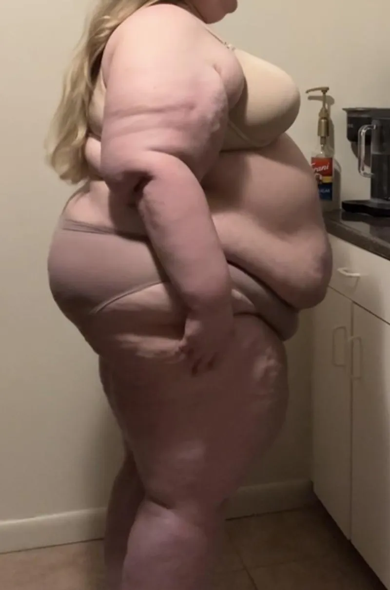 Thumbnail Unveiling a Hot Weigh-In Moment by thegirthofvenus_
