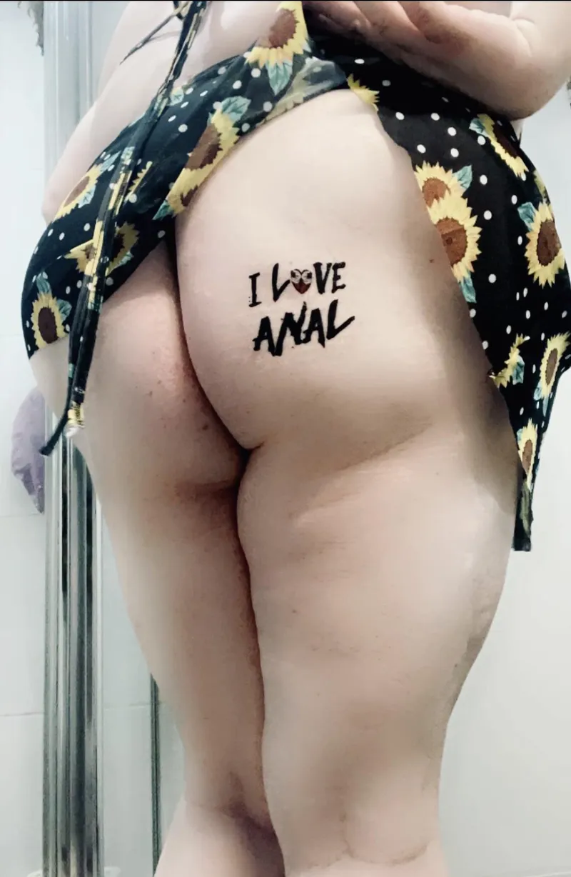 Thumbnail Expressing Art Through Skin: The Eternal Charm of Temporary Tattoos on a BBW - titnay | BBW