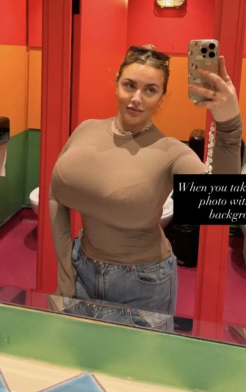 Thumbnail Unreal: Common_League_9958's Unbelievable 2busty2hide Look