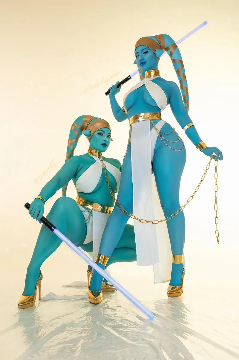 Thumbnail Mesmerizing Twi'lek Jedis Cosplay from Star Wars by Lada Lyumos & Zoe Volf