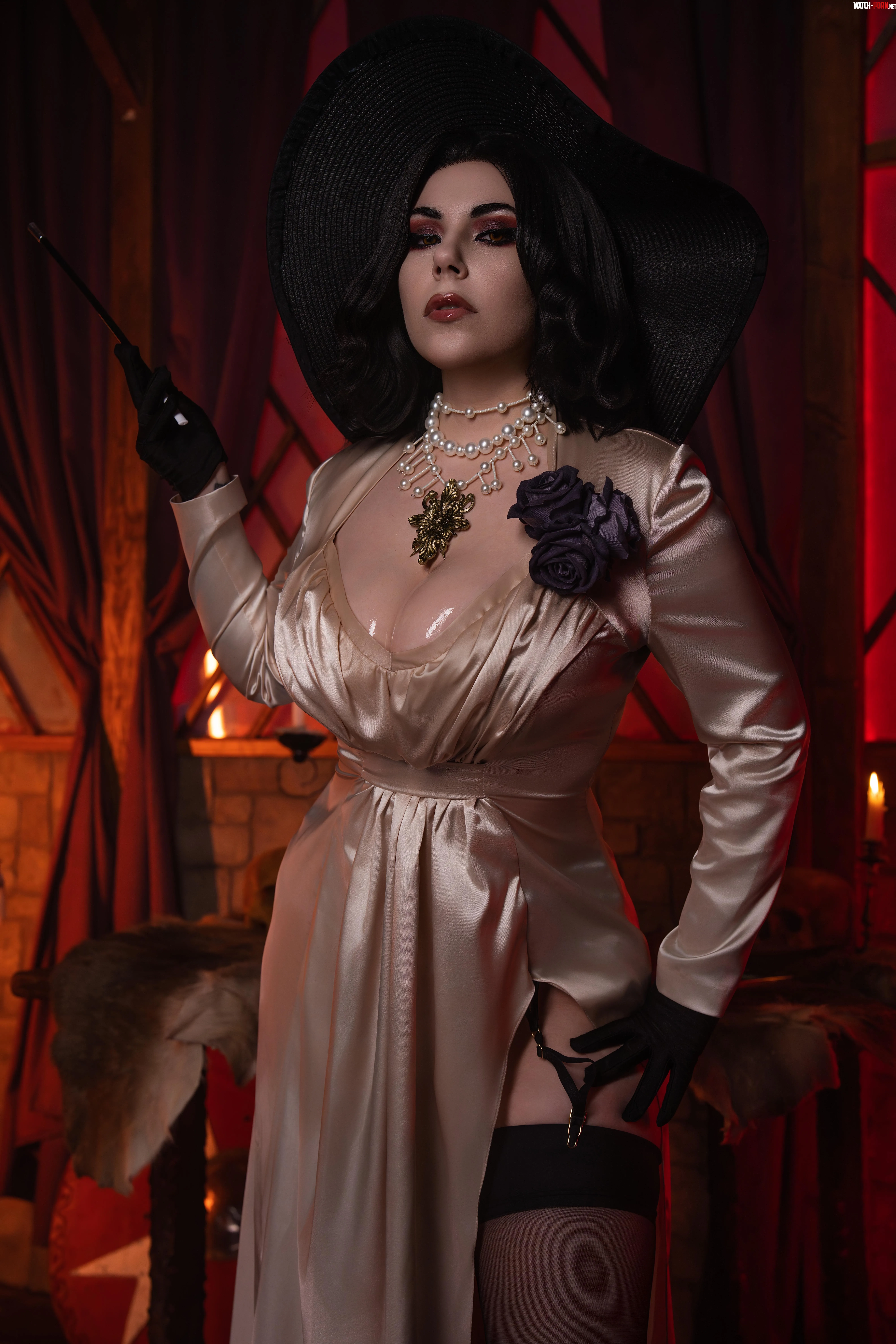 Lady Dimitrescu from RE8 by Izma by izmacat_spicy