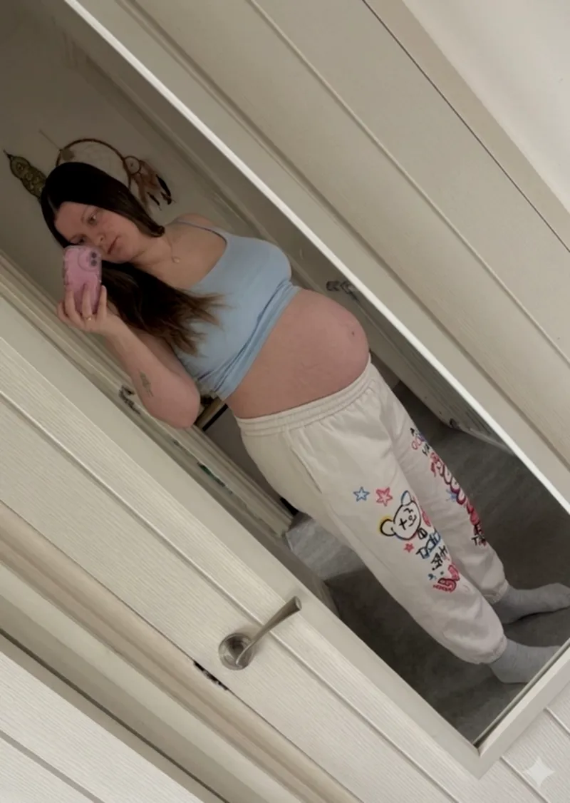 Thumbnail Lustful_Luna89 Embraces the Joys of Pregnancy in PreggoPorn