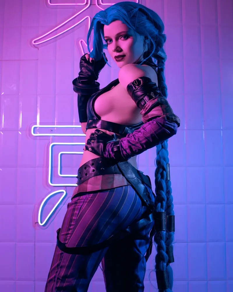 Thumbnail Irina Sabetskaya Brings Jinx to Life in an Epic Cosplay Transformation