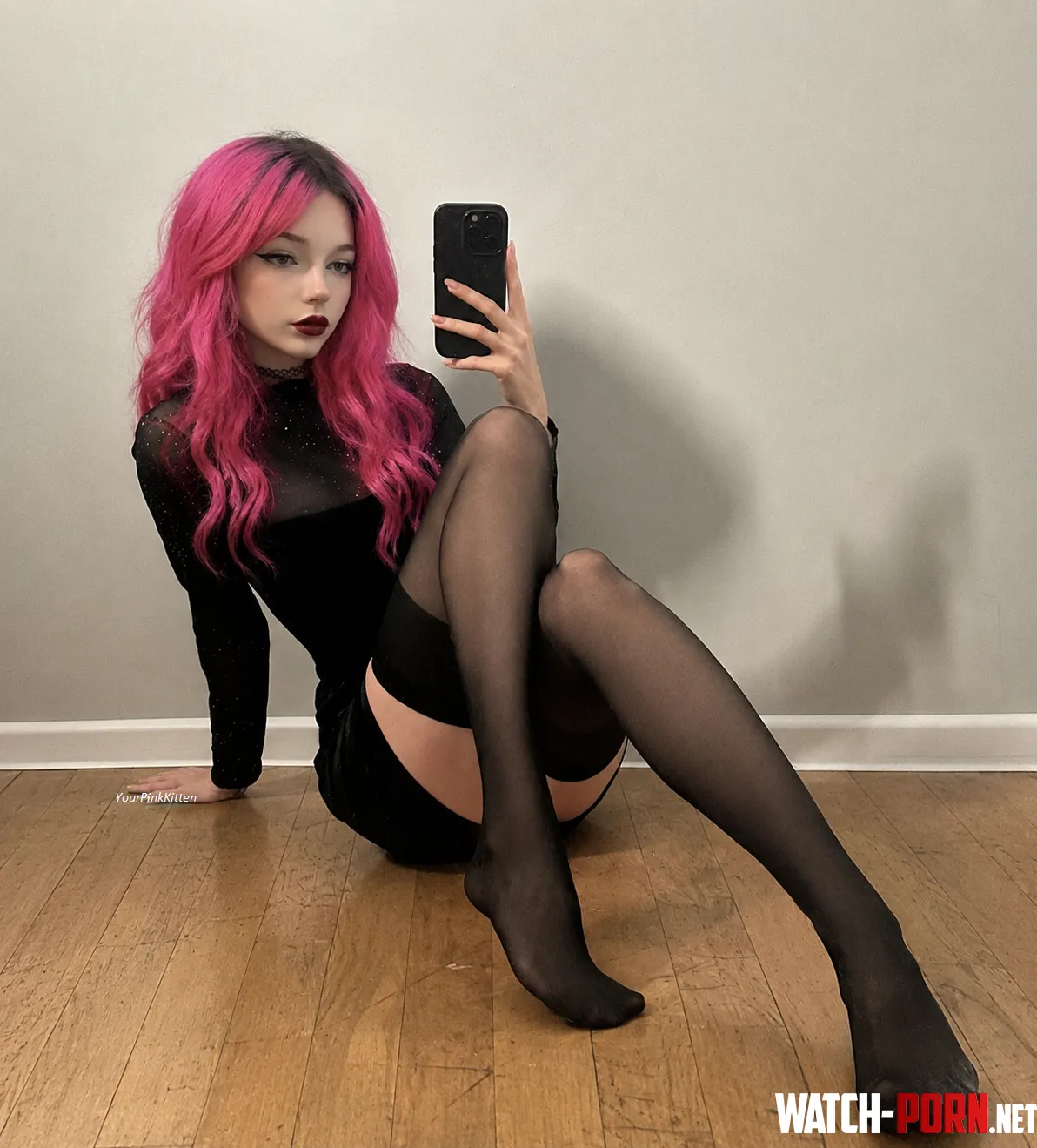 I love pantyhose and I love people who love them too by BleedingKitten
