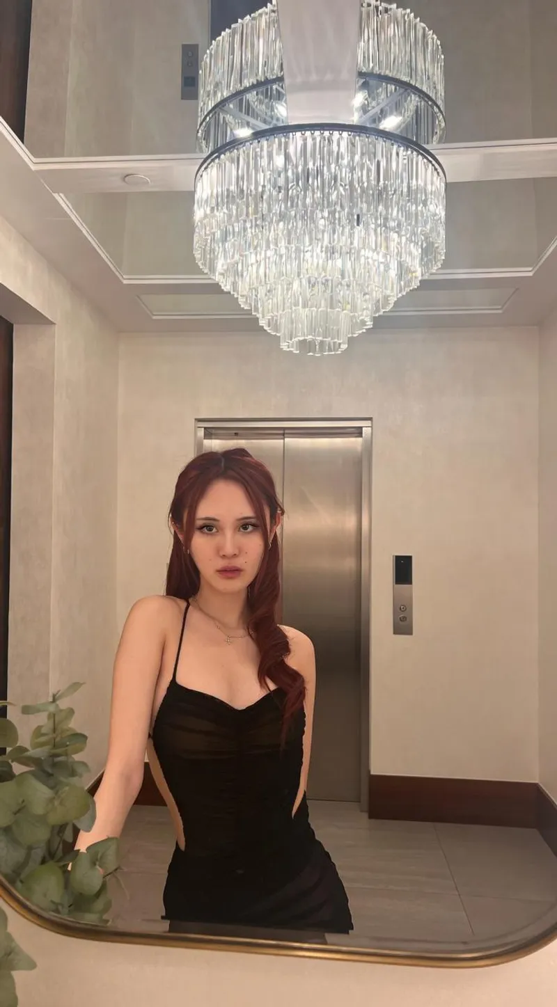 Thumbnail Beautywow's Cutie: A Stunning Display in Tight Dresses