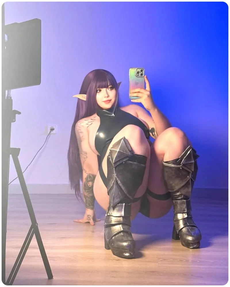 Thumbnail Seductive Gaze: Gothlanie's Mysterious Allure in ShinyPorn