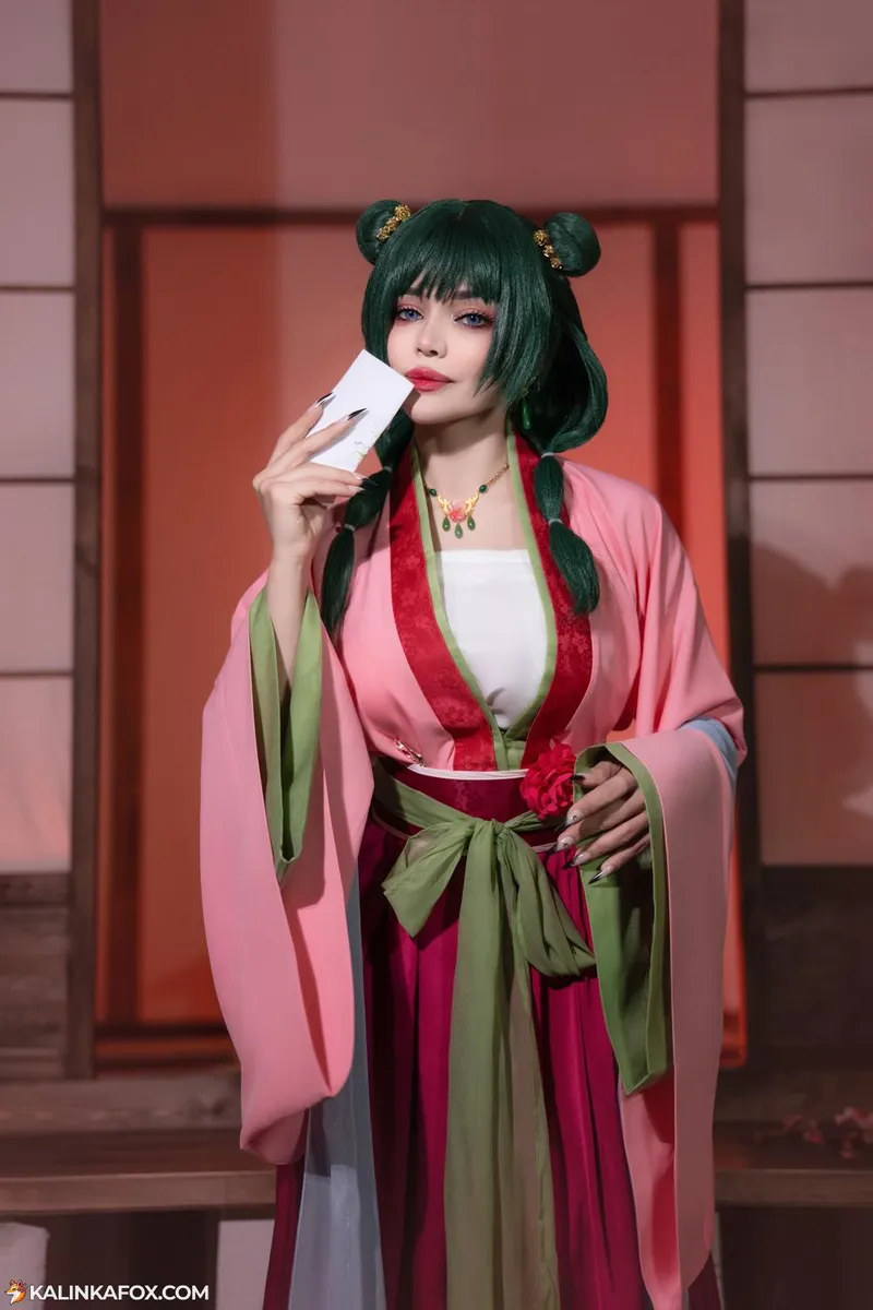 Thumbnail Enter the World of MaoMao Cosplay from The Apothecary Diaries by KalinkaFox