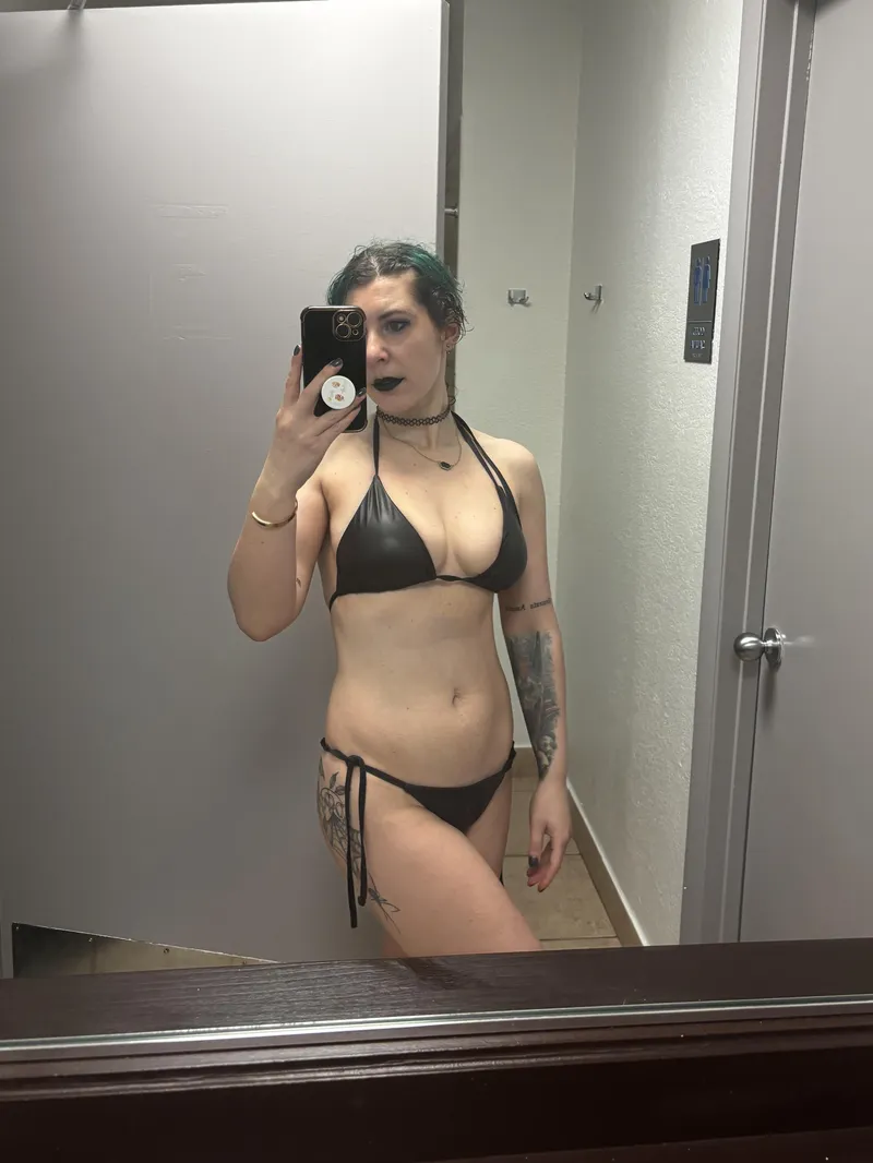 Thumbnail Sirenskiss3: Goth Beauty Shines in BikiniBodies Showcase