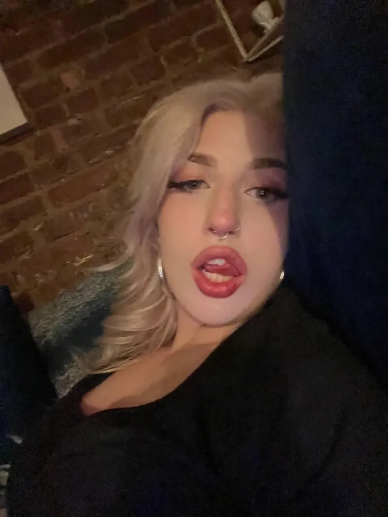 Thumbnail SlayBabesx's Seductive Display: Feeling Sexy in Black | naughtychicks