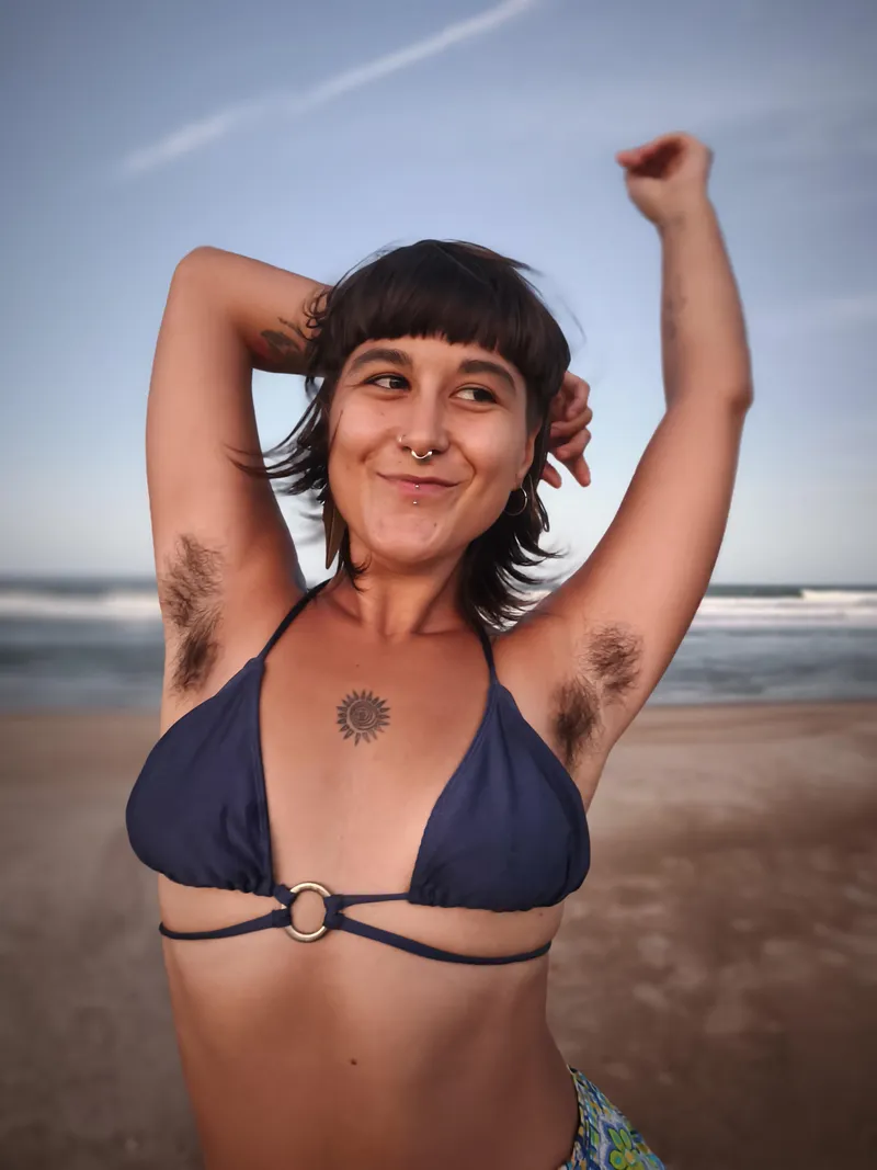 Thumbnail violetninfa's Tale: Intense Beach Heat and Delicious Smells - HairyArmpits