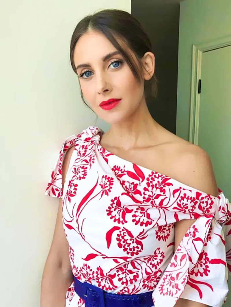 Thumbnail Alison Brie: A Vision of Beauty in PrettyGirls Realm