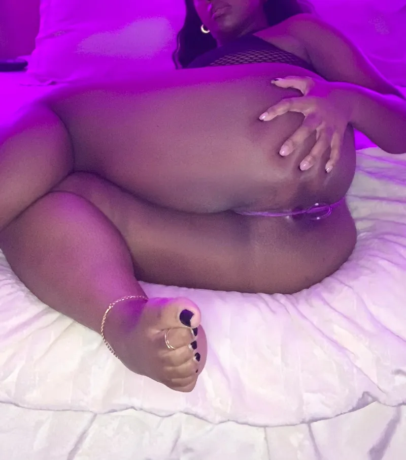 Thumbnail Pushing Limits in EbonyAmateurs with Lips2toes2 😈