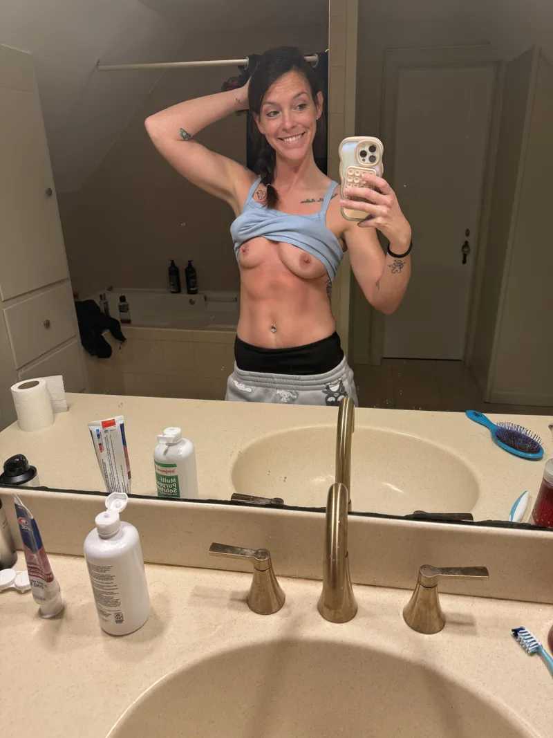 Thumbnail Embrace the Fine and Fit Aura of a Little Mama | Author: Hedontastical