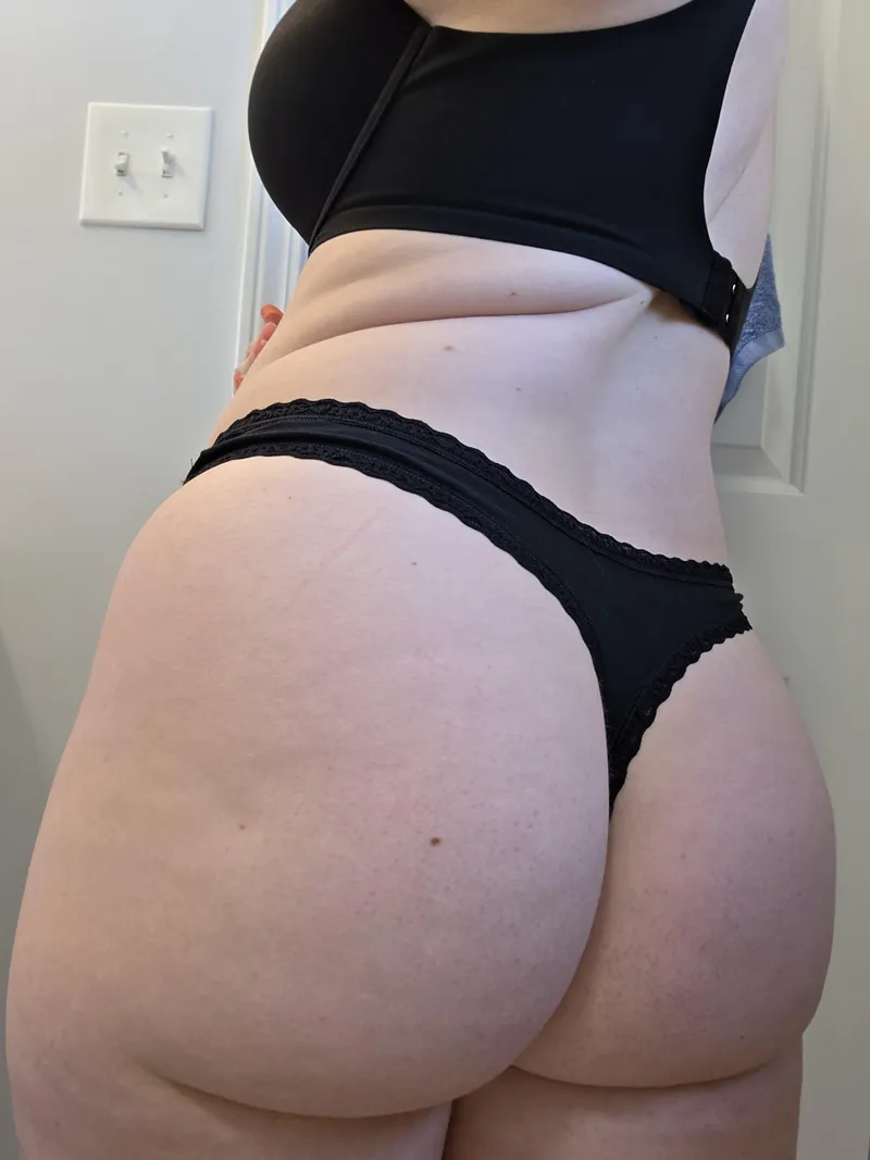 Thumbnail Winning with a Black Matching Set | thickwhitegirls