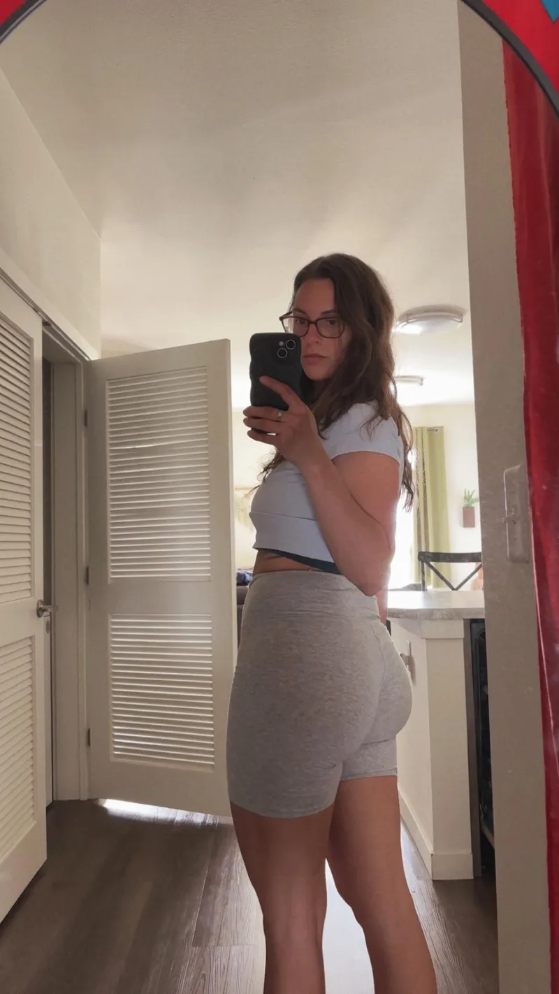 Thumbnail Foxy1234Lady's Tempting Offer: Grab a Handful on OnlyFans101