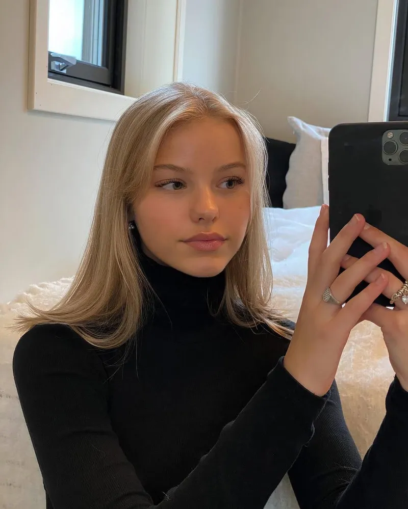 Thumbnail Nicoline Solberg Radiates Beauty in PrettyGirls Series