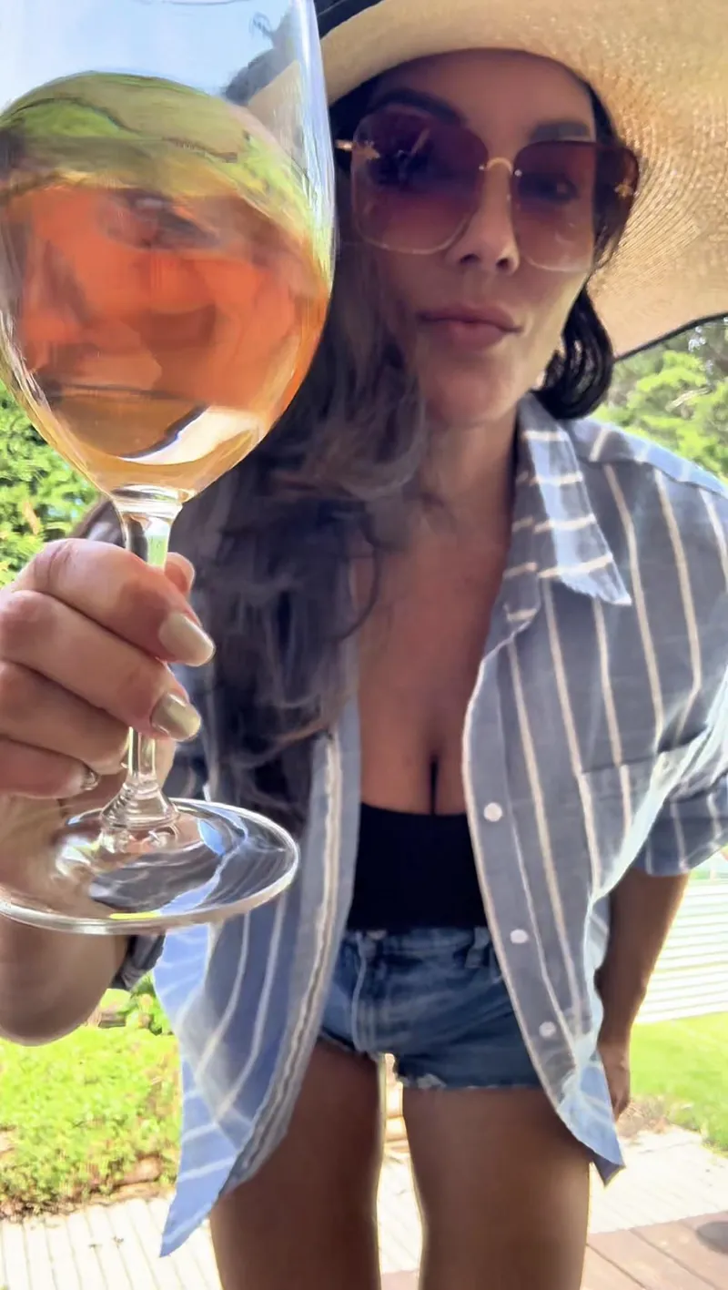 Thumbnail Cheers MILFs by Ava_Dahlia