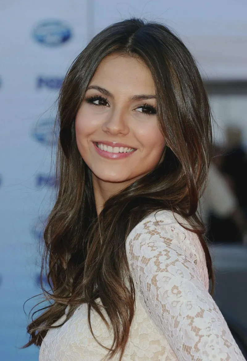 Thumbnail Victoria Justice: Exuding Elegance in PrettyGirls Compilation
