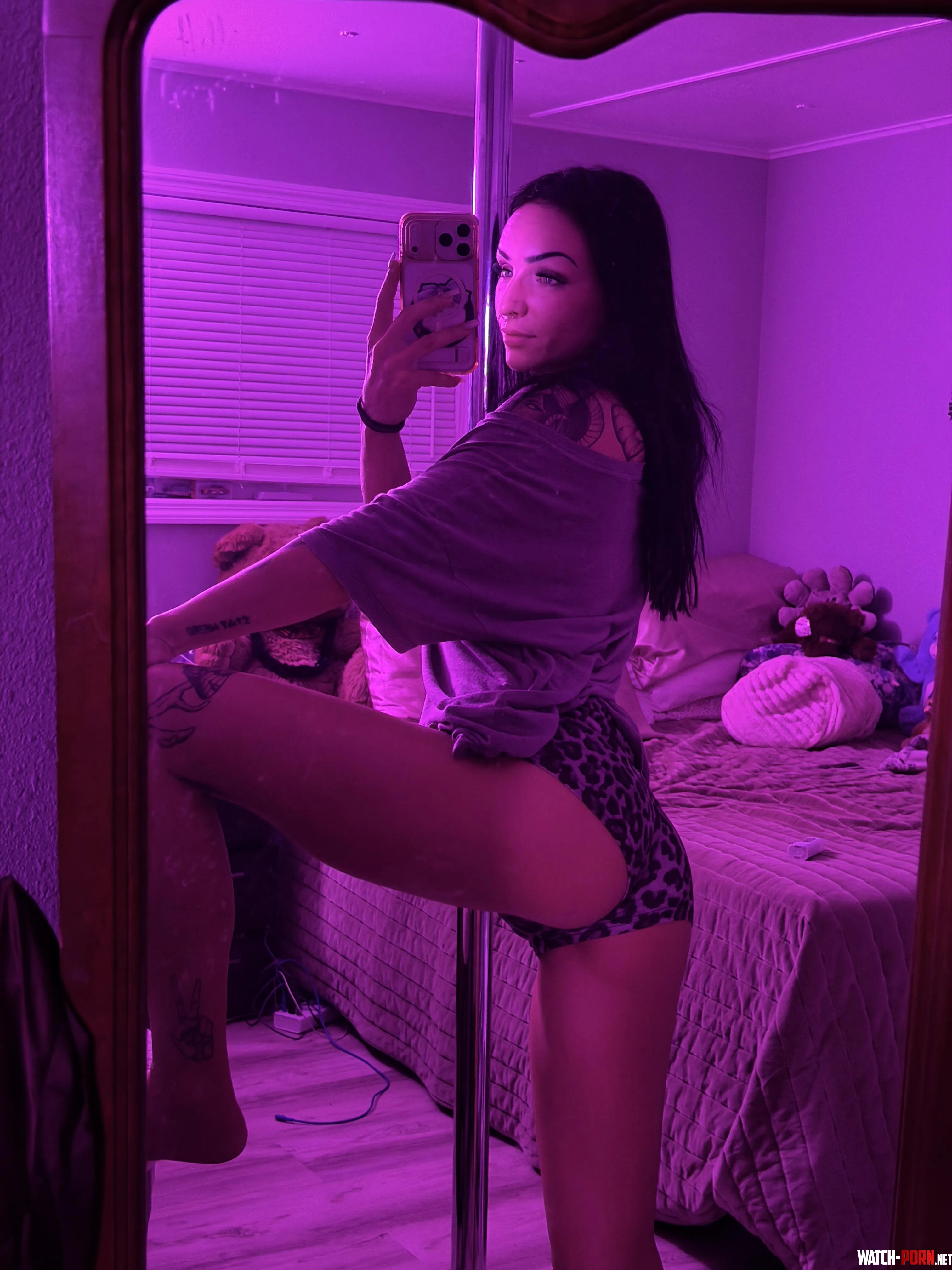 Cute lighting and a stripper pole by Jessie_Ragers