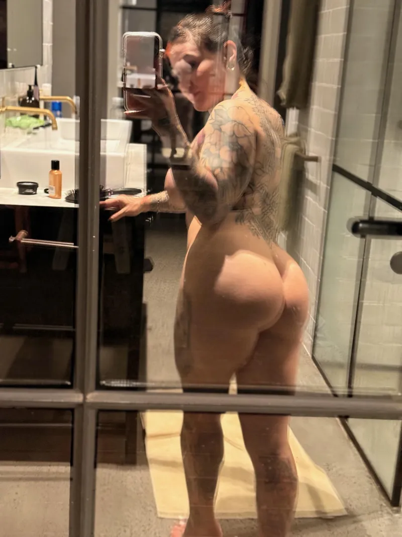 Thumbnail First We Workout Then I'll Let You Eat My A** Out by power_midget | MirrorSelfie