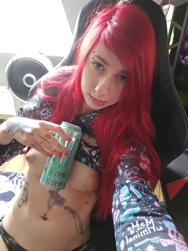 Thumbnail Exploring the World of Emo Girls with OkQuaint