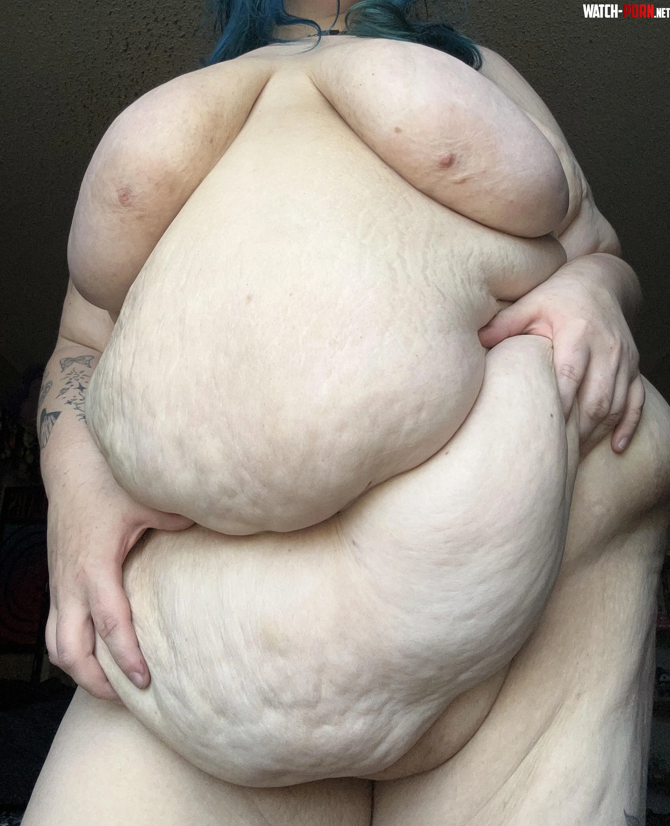 it’s Tummy Tuesday .. the perfect day to show how fat I am by thottieronnie