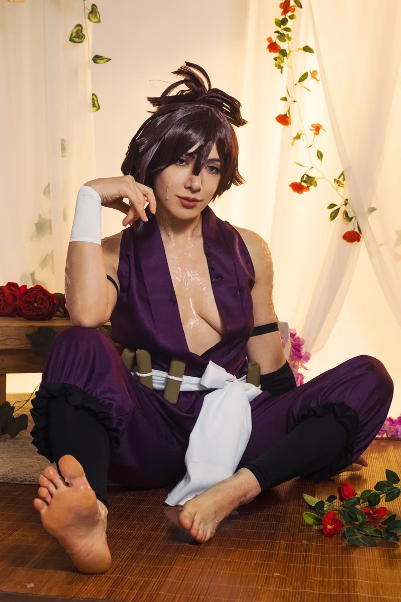 Thumbnail Yata Keiko Cosplay Reveals Sensual Yuzuriha